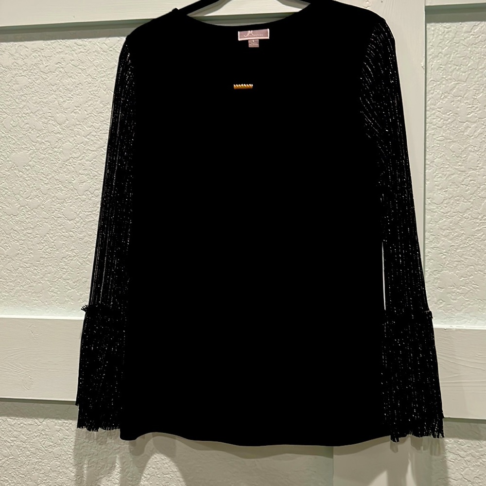 JM Collections black knit top. Sheer silver & black long sleeves. Size L